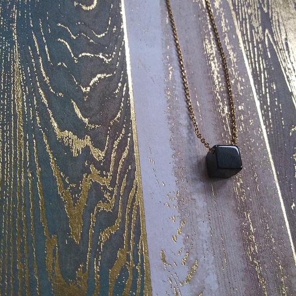 Gold Minimalist Necklace Delica Black Cube - Picture 6 of 7